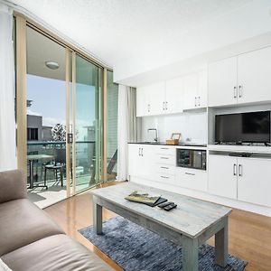 Executive  Beach King Studio